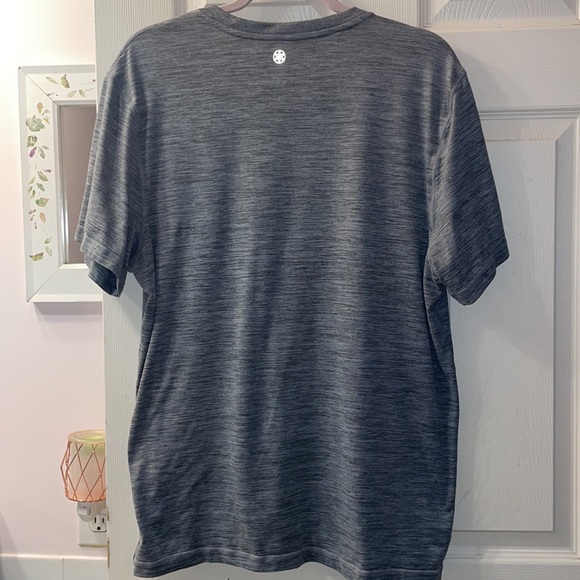 GAIAM Men’s V Neck Tee Shirt. Super soft. Large measurements and photos - Picture 2 of 6